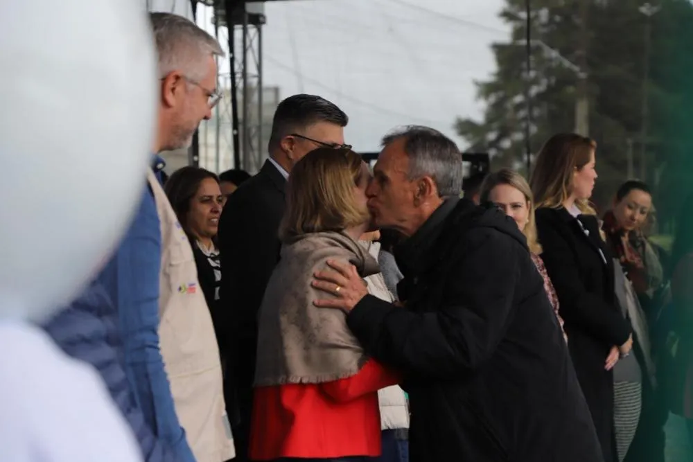 Toninho &eacute; Gleisi em evento na Fazenda Rio Grande