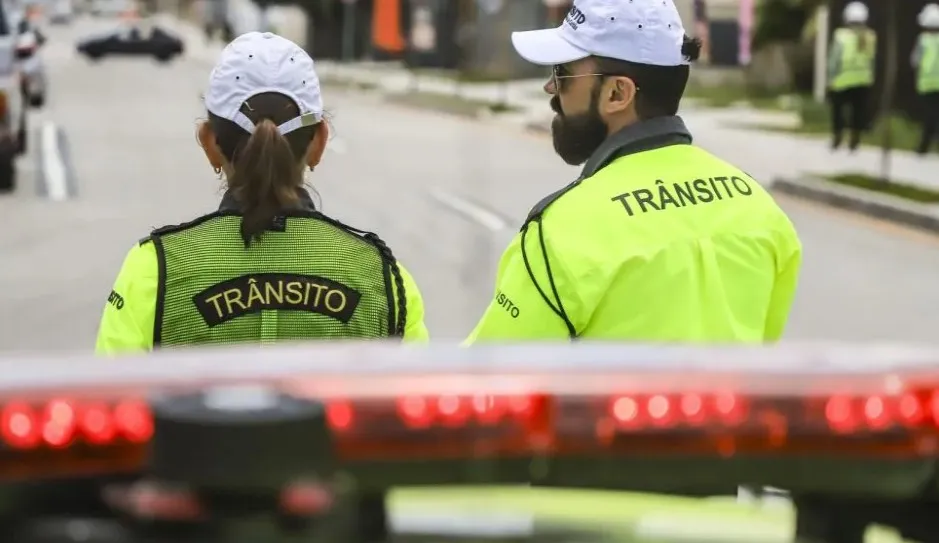 Bloqueios e obras exigem atenção dos motoristas em Curitiba nesta terça-feira