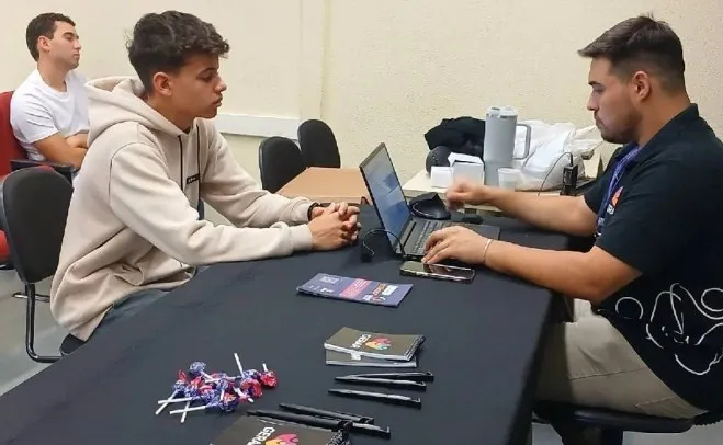 Feira em Curitiba terá mais de 300 vagas para jovens em busca do primeiro emprego