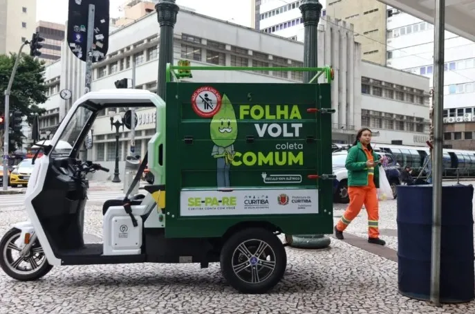 Curitiba aposta em tuk-tuks elétricos para reforçar limpeza no Centro