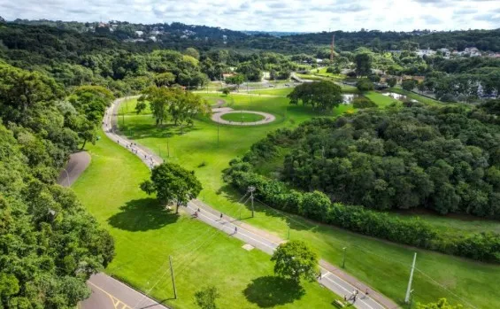 Sol volta a aparecer no Paraná e tempo muda em Curitiba após sequência de chuvas