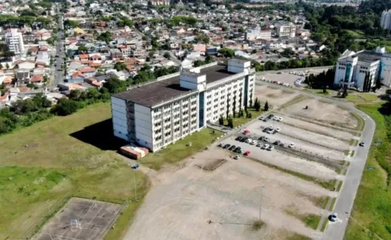 Área onde funciona universidade em Curitiba volta a leilão com valor reduzido pela metade