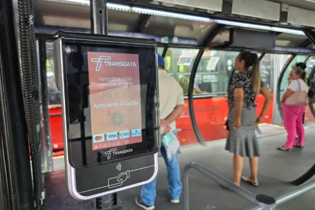 Ônibus metropolitanos da Grande Curitiba passam a aceitar cartões por aproximação