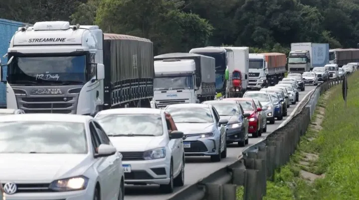 Feriadão já aumenta movimento nas rodovias que passam por Curitiba