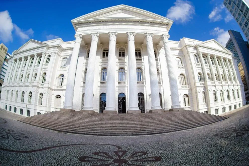 UFPR investiga grupo após denúncias de ameaças e mensagens violentas contra estudantes