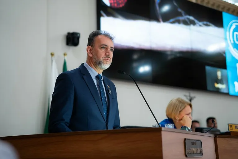 Câmara de Curitiba aprova aumento de multa para uso de cerol em pipas