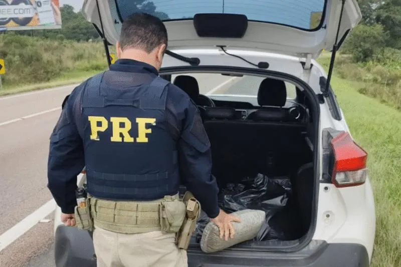 Motorista é preso com mais de 100 quilos de drogas na BR-277, em Balsa Nova