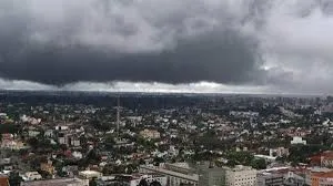 Curitiba e região entram em alerta para tempestades com risco de granizo até segunda-feira