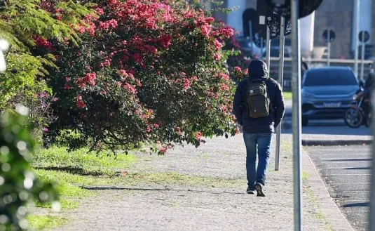Curitiba terá manhãs frias e tardes mais agradáveis após afastamento da frente fria